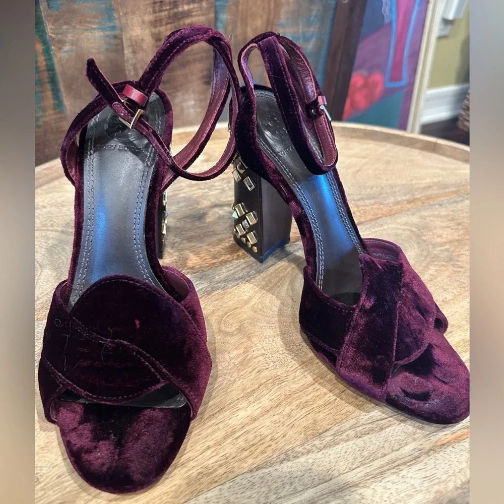 Tory Burch Rich Maroon Velvet Gold Studded Block Heels. Luxurious. U.S. 7.5 - Picture 3 of 16